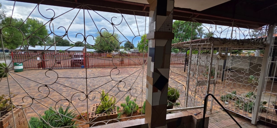 5 Bedroom Property for Sale in Elandia North West